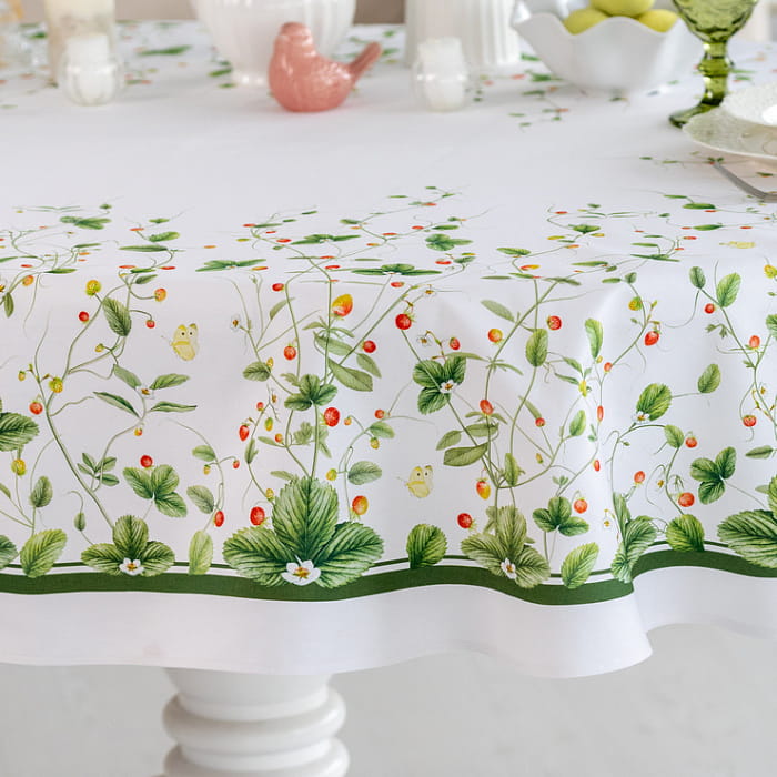 Скатерть овальная 150х200 см "Земляничная поляна"