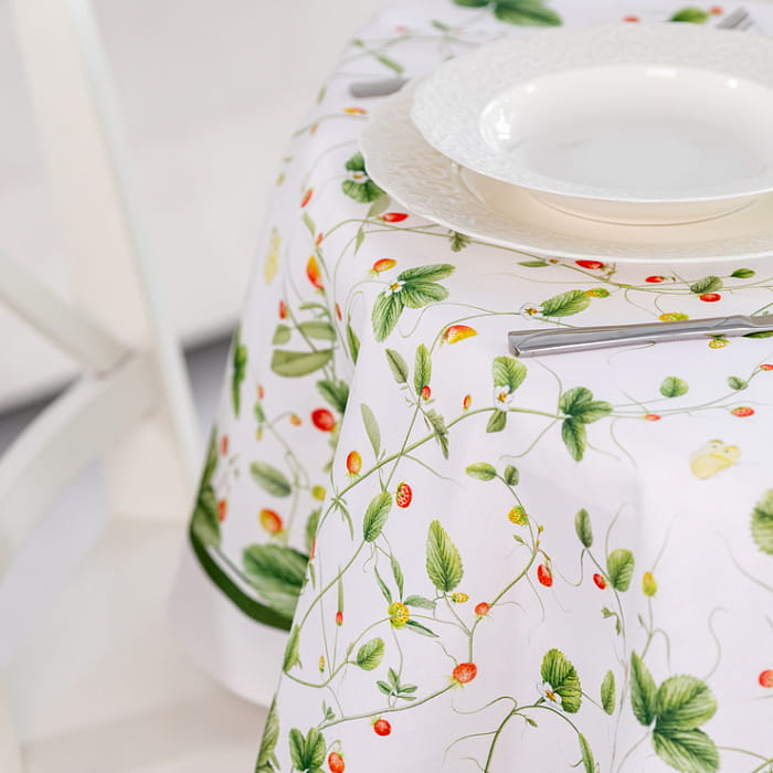 Скатерть овальная 150х200 см "Земляничная поляна"