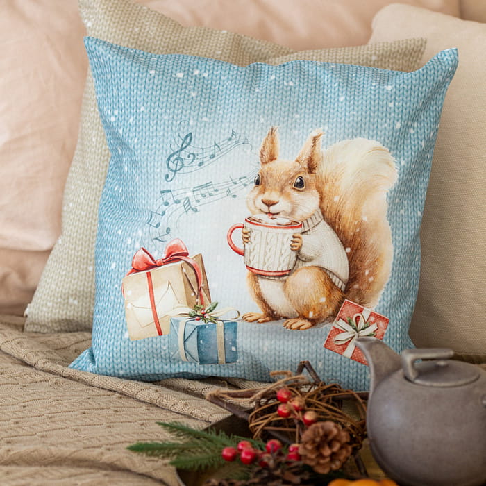 Декоративная наволочка "Новогодняя шкатулка" белка с подарками