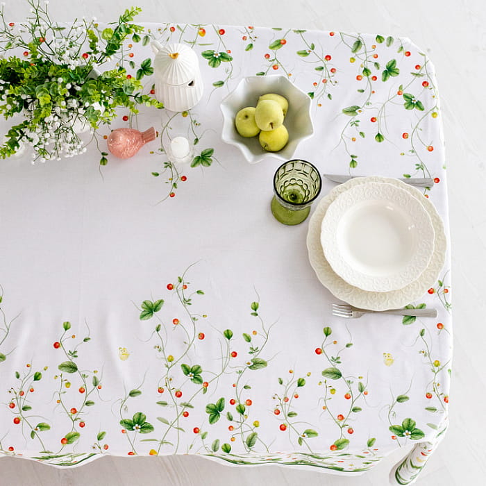 Скатерть 110х145 см "Земляничная поляна"