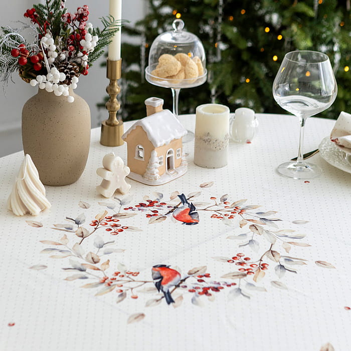 Скатерть овальная 140х170 см "Пернатые истории"