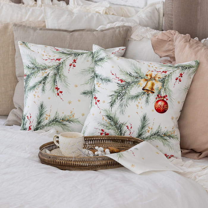 Декоративная наволочка "Ветви Рождества паттерн на белом"