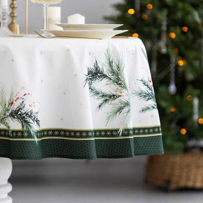 Скатерть круглая  D-170 см "Ветви Рождества"
