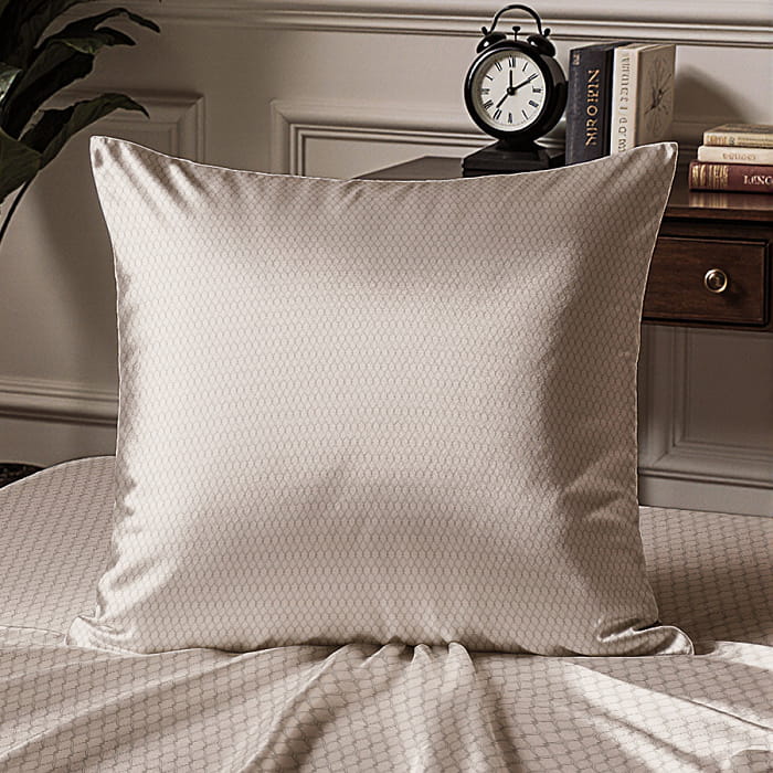 Наволочка 70х70 "Айрис" миндаль